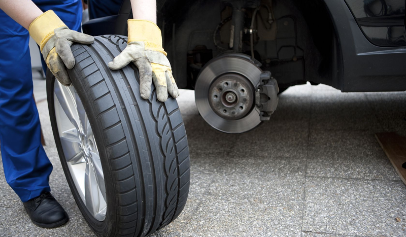 Cara Ganti Ban Mobil Dan Risiko Pakai Ban Beda Ukuran - Asuransi ...