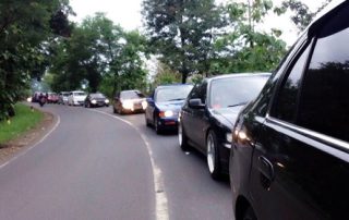 Cara Mengemudi Mobil Manual di Tanjakan yang Macet